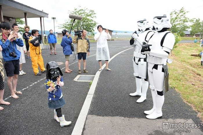 ストームトルーパー登場(C)2015Lucasfilm Ltd.&TM.All Rights Reserved