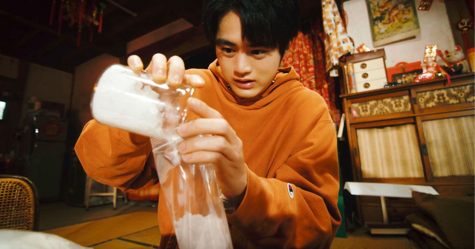 ＜闇バイト家族 第10話＞颯斗ら闇バイト家族、中国人マフィアと遊園地デート？待ち受けていた衝撃展開とは