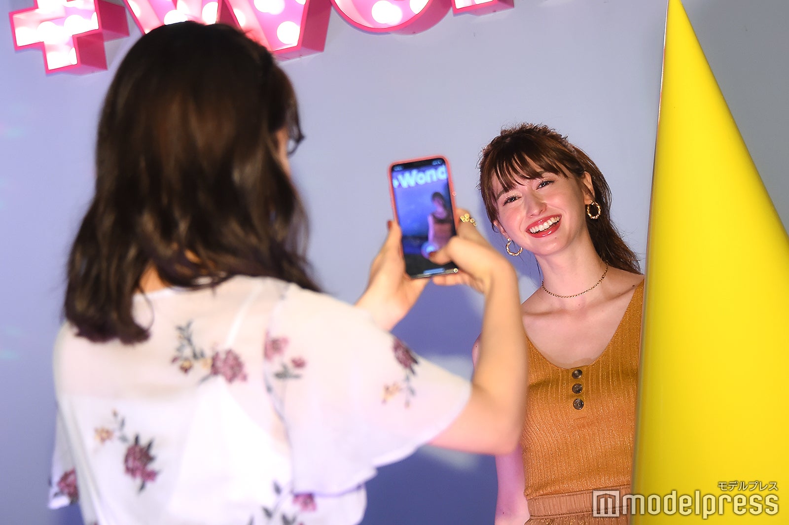 撮影中の菅本裕子、菜波 （C）モデルプレス