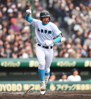 山梨学院が初戦突破 二刀流の菰田は初回に先制の左越えソロ 五回の一塁守備で負傷し六回から退く