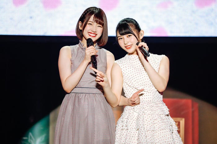 佐々木美玲、柿崎芽実/9日公演 (提供写真)