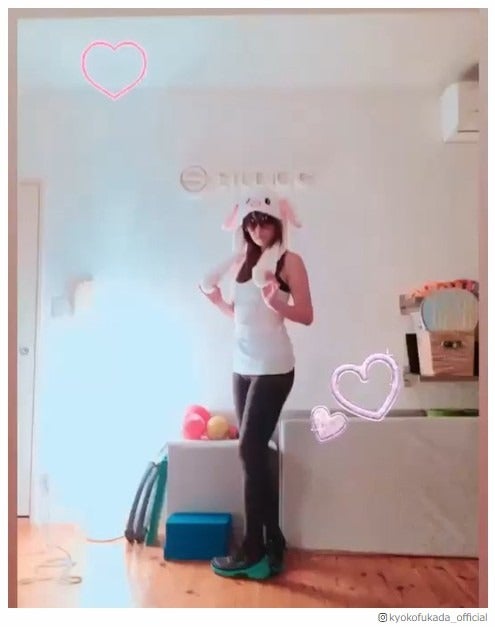 深田恭子「嬉し恥ずかし深ピョン」“うさぎ帽”動画にファン悶絶「朝から最高の癒やしをありがとう」