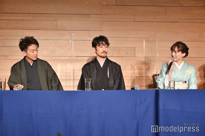 佐藤健、竹野内豊、綾瀬はるか (C)モデルプレス
