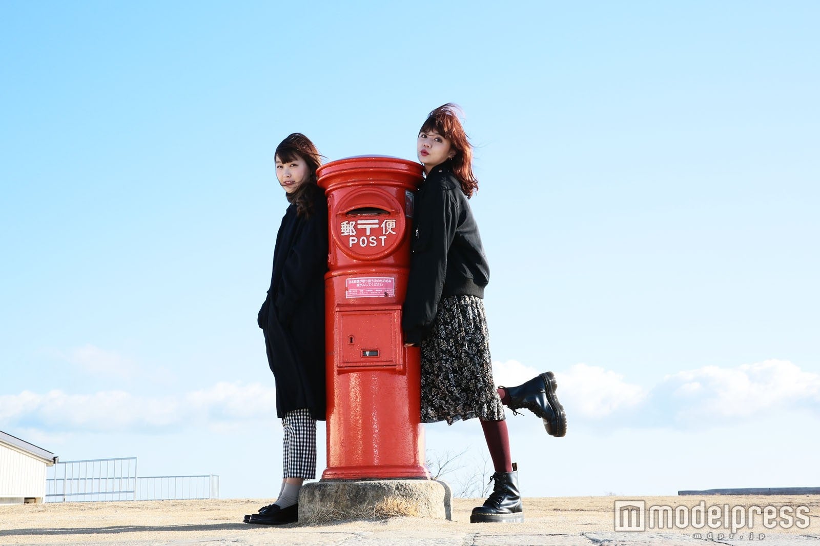 天空のポスト／モデル：村田倫子、柴田ひかり（C）モデルプレス