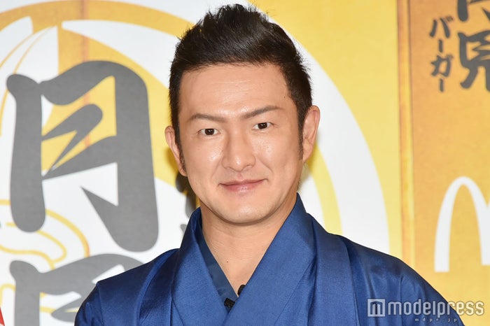 中村獅童、富士山バックに長男と親子2ショット披露「どんどん似てきてる」「オシャレ」の声