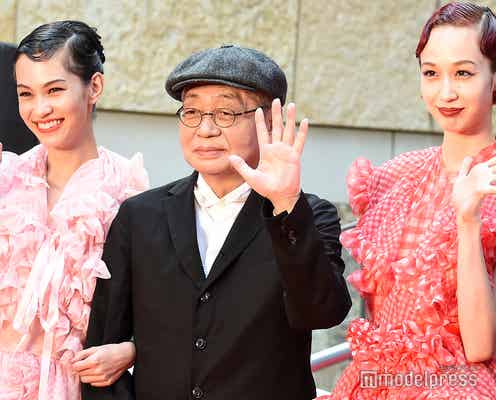 水原希子&佑果姉妹、SEXY美脚&美背中に釘付け<第32回東京国際映画祭>