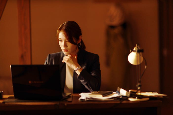 中村ゆりか/「言霊荘」第2話より(C)テレビ朝日