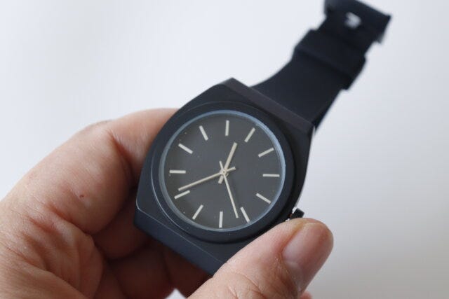 100円ショップ　100均　百円ショップ　便利　優秀　使える　おすすめ　オススメ　レビュー　ダイソー　DAISO　ファッションウォッチ（BK）　腕時計　時計　シンプル　500円