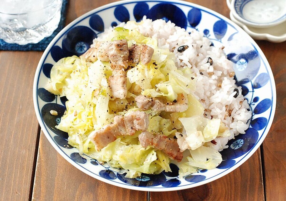 ワンパンで簡単！ご飯に合う！春キャベツでコウケンテツさんの”伝説の肉野菜炒め”作ってみた