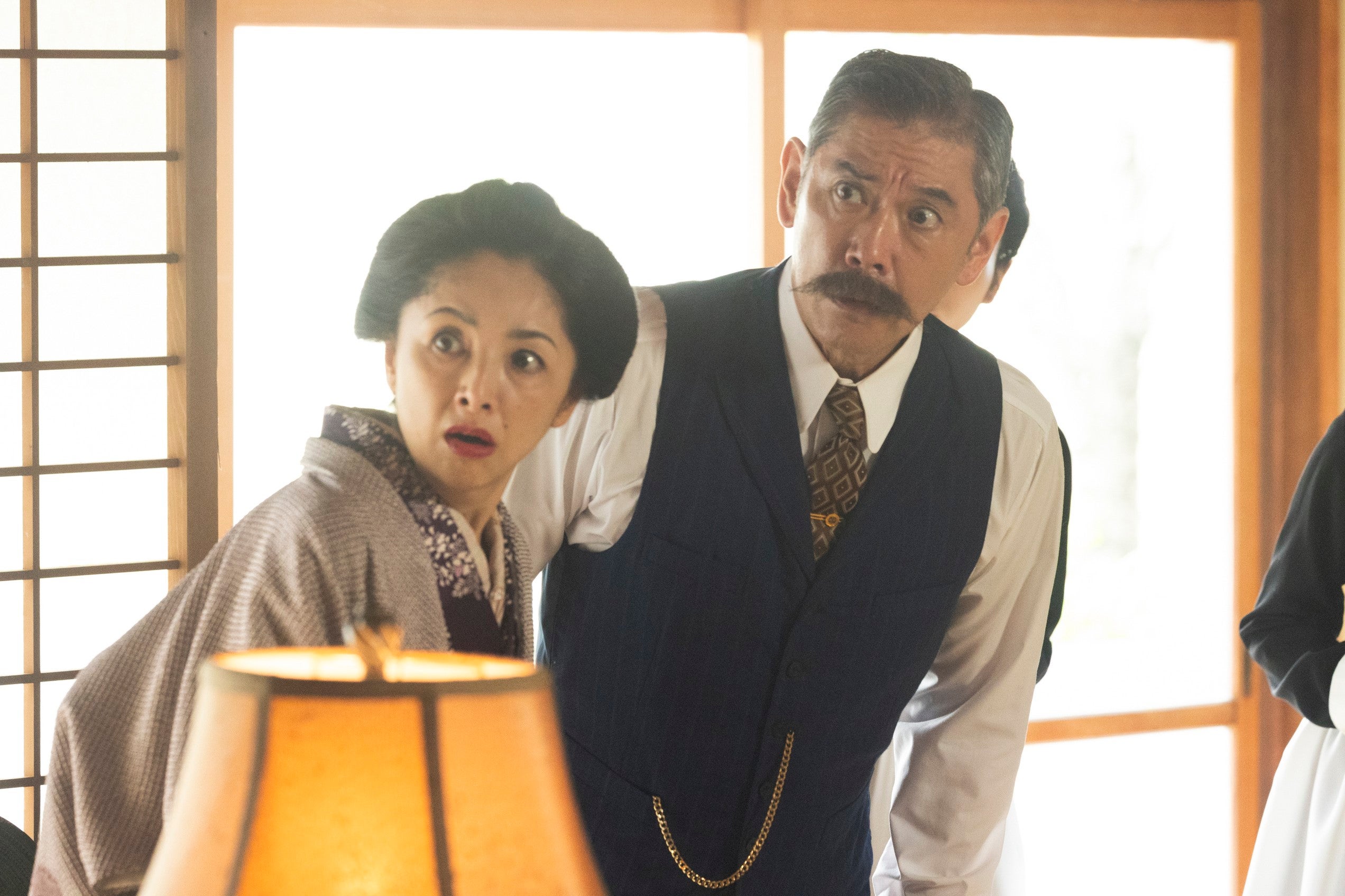 櫻井淳子、杉本哲太「嘘解きレトリック」第2話（C）フジテレビ