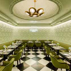 プラダ カフェ(C)StudioVF17 (C)PRADA