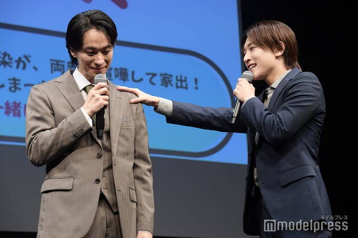 落ち込む先輩・戸塚祥太を励ます「恋人にしたいジュニア」3年連続1位の中村嶺亜(C)モデルプレス