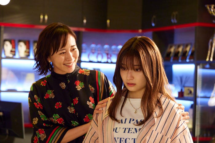 比嘉愛未、吉川愛/「純愛ディソナンス」第4話より(C)フジテレビ