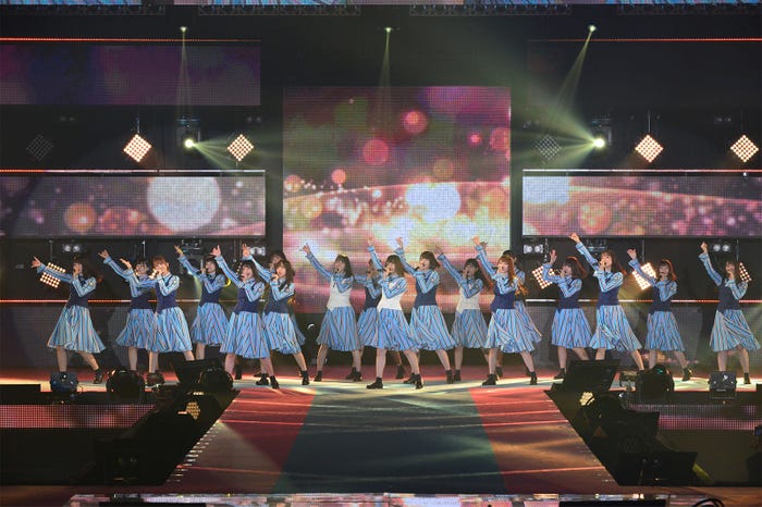 日向坂46(C)Rakuten GirlsAward 2019 SPRING/SUMMER