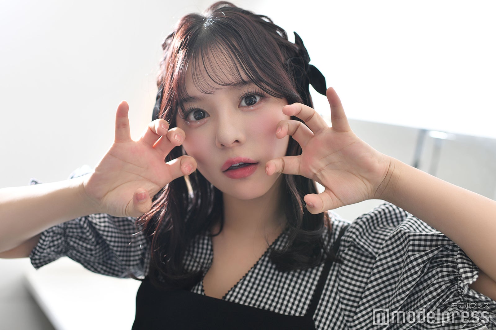 “オオカミポーズ”／齊藤なぎさ（C）モデルプレス