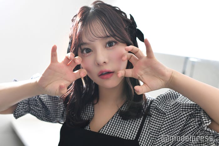 “オオカミポーズ”/齊藤なぎさ(C)モデルプレス