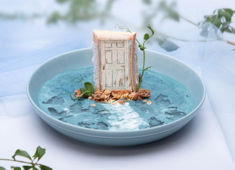 「すずめの戸締まり」カフェ、新宿に限定オープン 扉のアサイーボウルや常世ドリンク