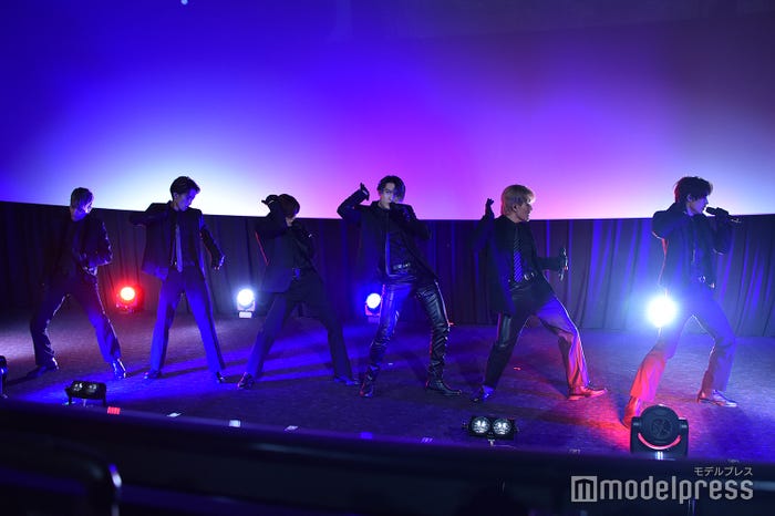 日本語吹替版主題歌「Rosy」を披露したSixTONES(左から)高地優吾、田中樹、京本大我、ジェシー、森本慎太郎、松村北斗(C)モデルプレス