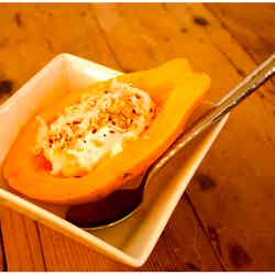 ハーフカットのパパイヤ/「the nook neighborhood bistro」オフィシャルサイトより