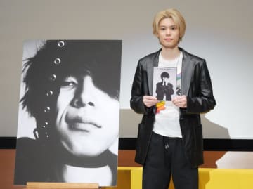 萩原利久 盟友・北村匠海が撮影したカレンダーはされるがまま「一番何もしてない」「手のひらに乗っていた」