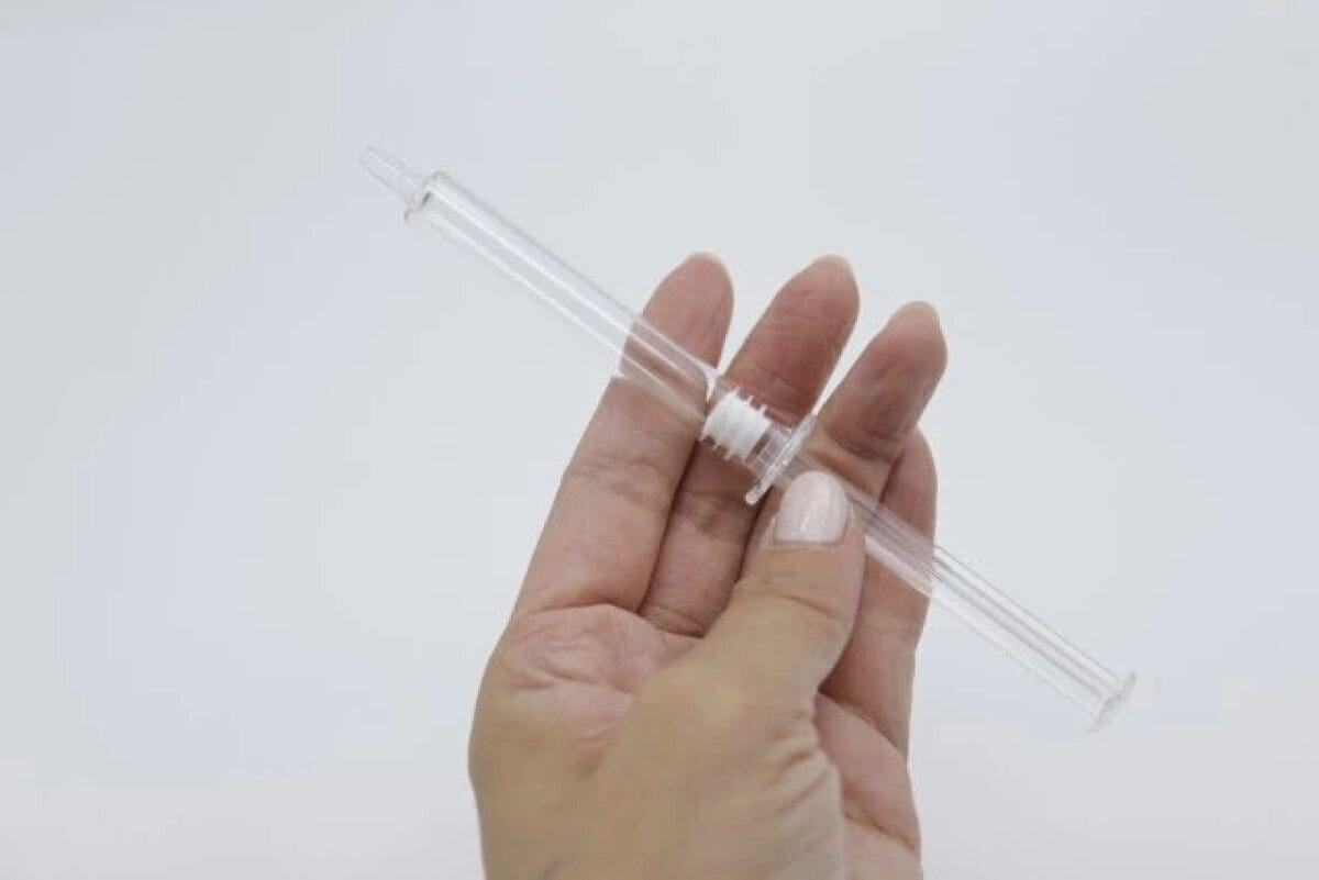 ダイソー　シリンジタイプ化粧容器（大、2個）