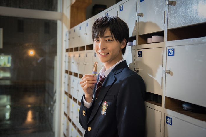 意味深な言葉と微笑みがズルイよ/メイキングカット(提供写真)