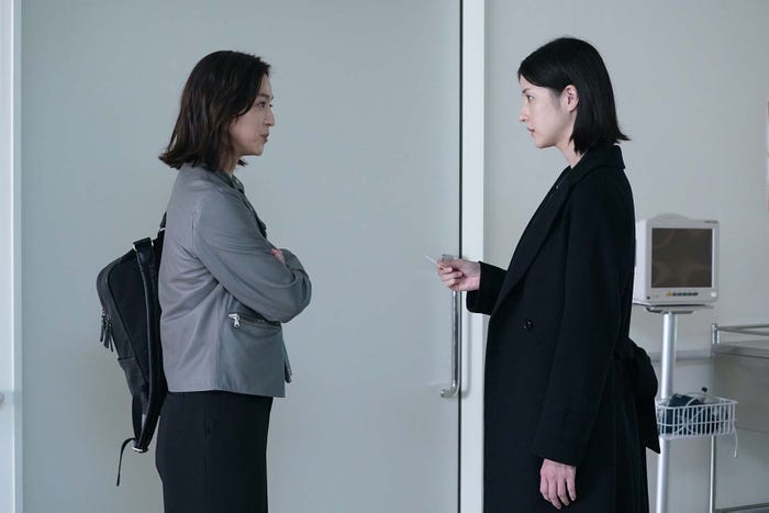 中村アン、松本若菜「ONE DAY~聖夜のから騒ぎ~」第5話より(C)フジテレビ