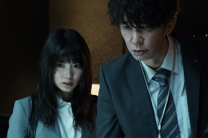 (左から)志田未来、ユースケ・サンタマリア(C)テレビ朝日