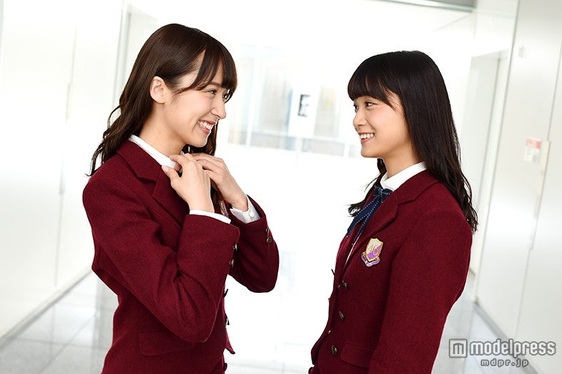 衛藤美彩（左）、深川麻衣（右）