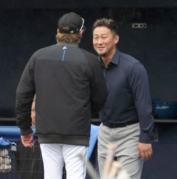 日本ハム 中田翔氏が古巣訪問で「新庄監督の教えが徹底されているなと思いました」打撃練習を見て実感「日頃からしっかりコミュニケーションを」
