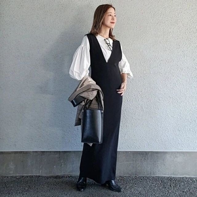 黒ジャンスカコーデ 季節の変わり目におすすめの黒ジャンスカコーデ