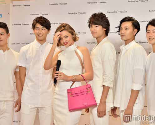 ミランダ・カー、イケメンモデルの絶賛に「カワイイ!」