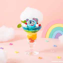 ナカムラくんのレインボーパフェ★税込1,290円(C)NARUMIYA INTERNATIONAL CO.,LTD.