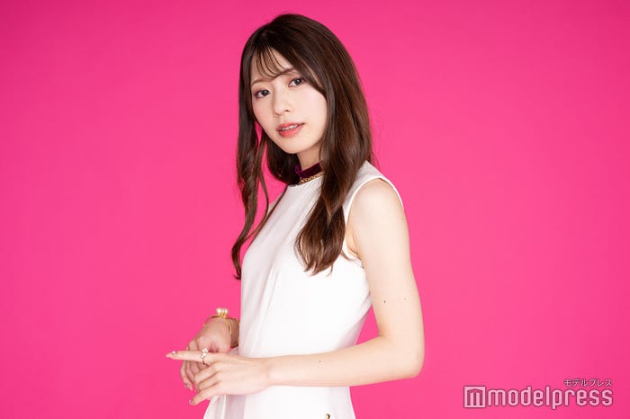 舩木菜々さん(C)モデルプレス/ドレス:furuta、古田デザインオフィス(info@maisonfuruta.com)、¥49,500/リング:Jouete、Jouete(ジュエッテ)0120-10-6616、¥9,900/ネックレス:ete、ete(エテ)、0120-10-6616、¥24,200