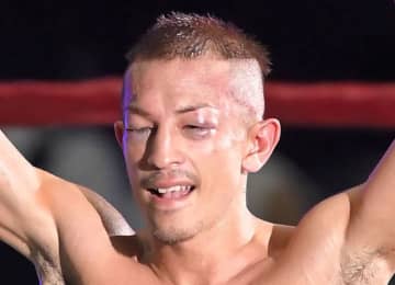 矢吹正道が初防衛 倒れない男からプロ初ダウン奪取→12回TKO勝利 強敵のアルバラードを退ける