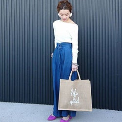 鎖骨見せで大人っぽい♪ ボートネックのトップスですっきり抜け感のある春コーデ9選