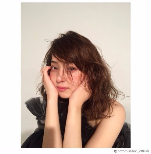 佐々木希の美肌に注目集まる「お肌ちゅるちゅる」「美しすぎる」の声