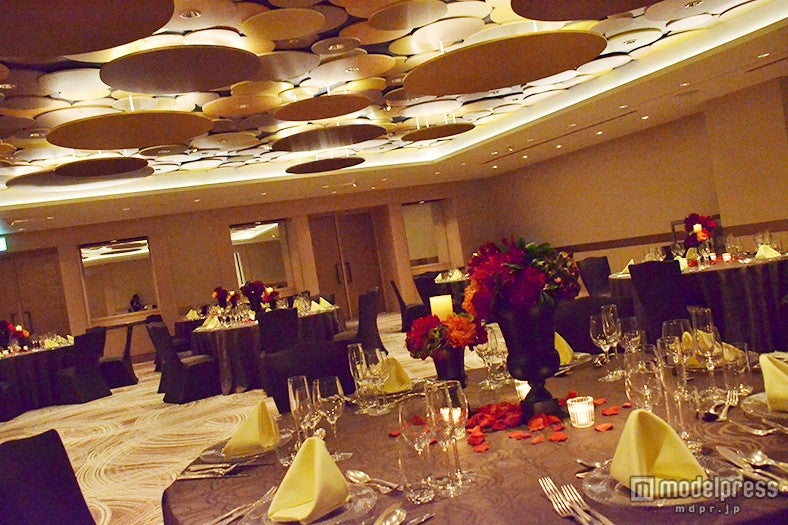 ゴールドを基調とした宴会場「G」（ゴールド）