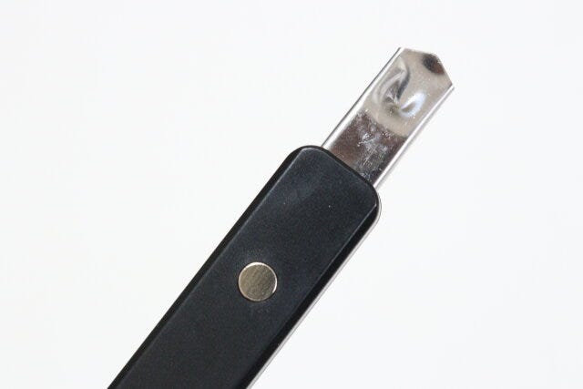 マグネット付カッター（ブラック、9mm）　ネオジム磁石