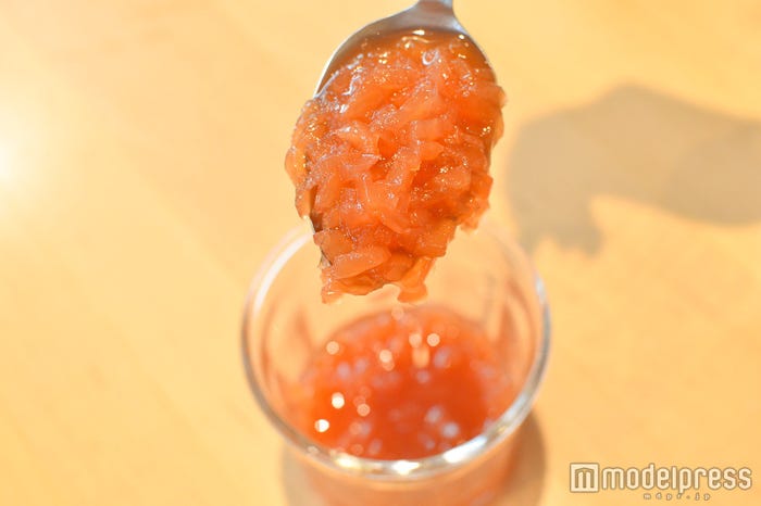 大きめの果肉が使われたカラメルアップルチャンク(C)モデルプレス