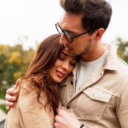 お前が可愛すぎるから 男がつい彼女を ハグしたくなる瞬間 4つ モデルプレス