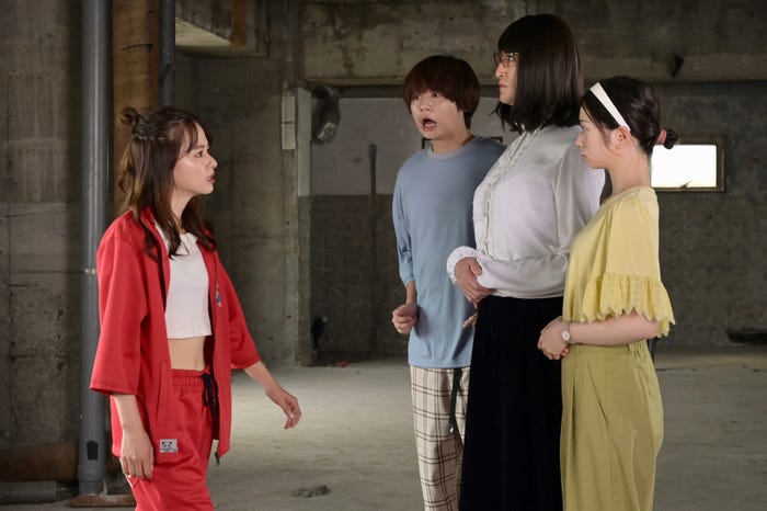 山本舞香、伊野尾慧、松岡昌宏、桜田ひより「家政夫のミタゾノ」第5話より(C)テレビ朝日