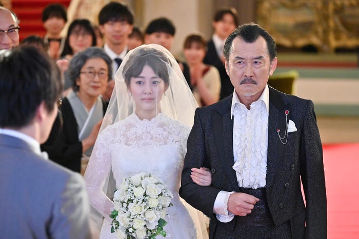 高畑充希、吉田鋼太郎「unknown」第6話より(C)テレビ朝日