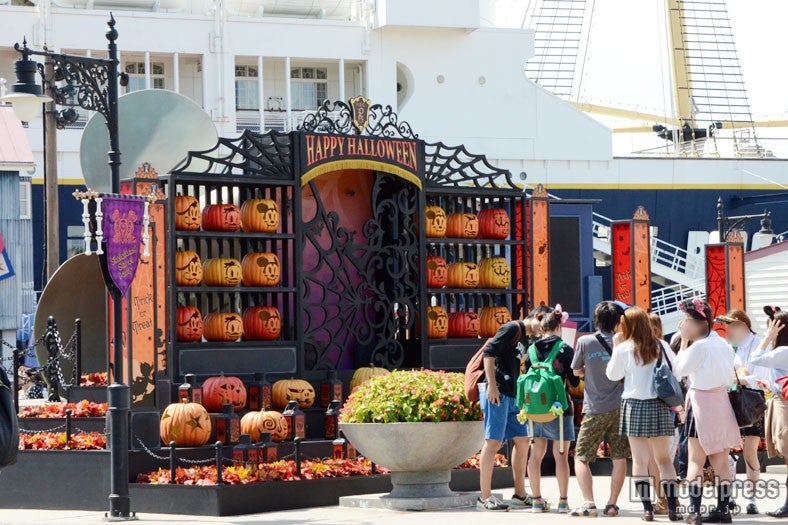 「ニューヨーク（アメリカンウォーターフロント）」カボチャの品評会をデザインしたフォトロケーション／東京ディズニーシー