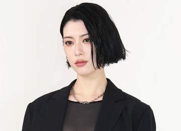 三吉彩花「顔面麻痺と診断され」活動休止していたと明かす 「まだ完全に回復したわけではありませんが」舞台挨拶に立てたことに感謝