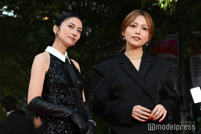 柴咲コウ、川口春奈(C)モデルプレス
