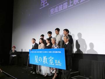 めちゃ綺麗 久々に舞台挨拶に現れた57歳元トレンディ女優に驚き 絶大人気90年代から雰囲気ガラリ、穏やかで上品 夫は緒形直人 仙道敦子が美しい