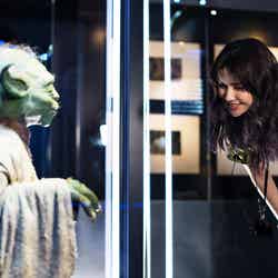 「STAR WARS Identities: The Exhibition」シドニー展を訪れた市川紗椰（提供写真）