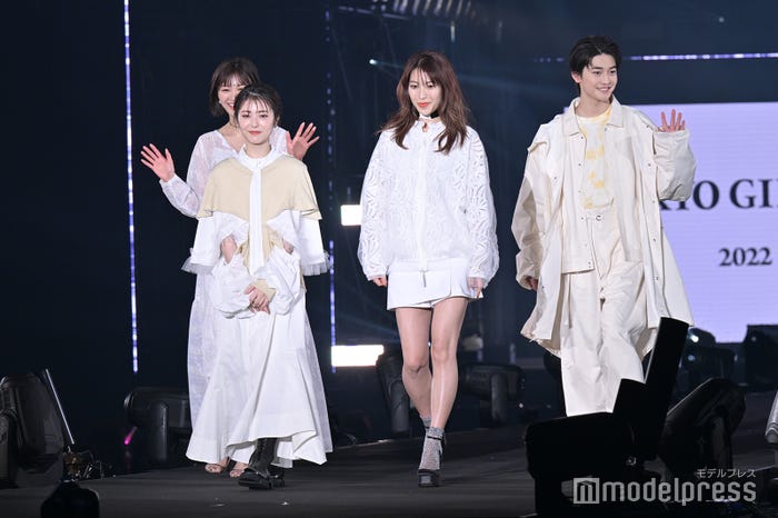 岡崎紗絵、浜辺美波、瀧本美織、高橋文哉 (C)モデルプレス