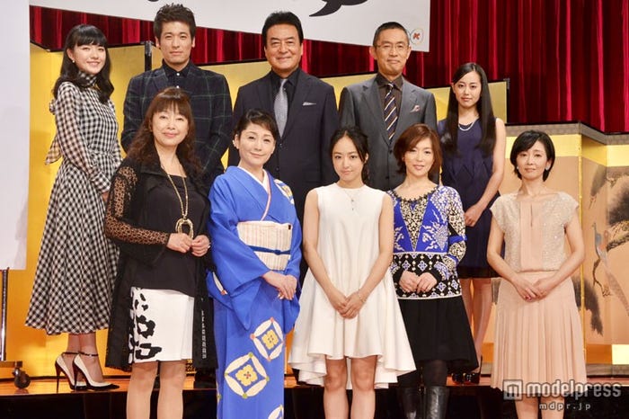 2015年NHK大河ドラマ「花燃ゆ(はなもゆ)」新キャスト発表(下段左から)かたせ梨乃、松坂慶子、井上真央、若村麻由美、麻生祐未(上段左から)小島藤子、佐藤隆太、高橋英樹、内藤剛志、宮崎香蓮(※井川遥は欠席)